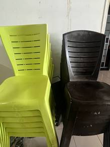 two colour of chair
