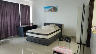 Service Residence For Sale in Trefoil
