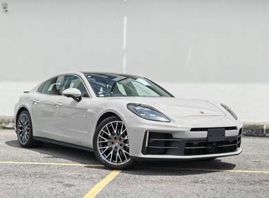 Porsche Panamera BASE in Glenmarie, SGR