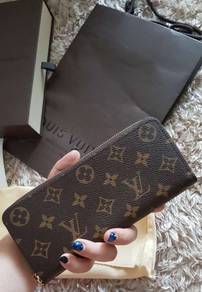 Louis Vuitton Monogram Canvas Zippy Wallet