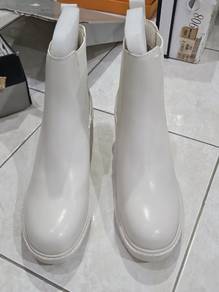 white leather lixi shoes 