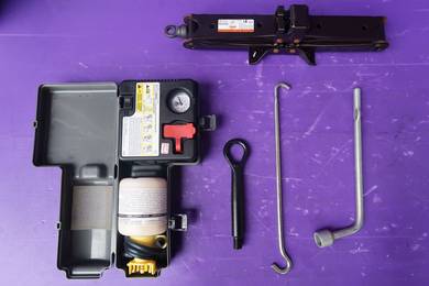 TOYOTA SPARE TYRE TOOLS (Agh30)