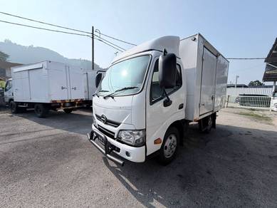 Hino XZU600R 10ft box 2020/2020 low mileage 63k km