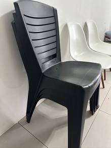 Kerusi Hitam Plastic