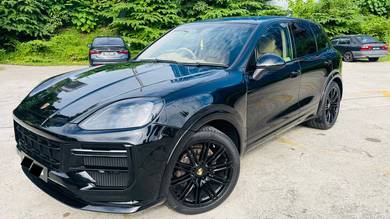 Porsche Cayenne in KLCC, KUL