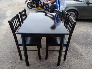 meja makan 