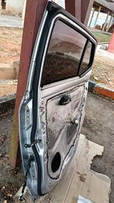 pintu belakang axia 2019