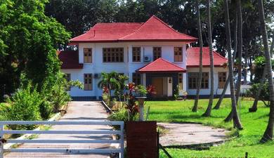 PORT  DICKSON Homestay - Sea and Beach front Villa