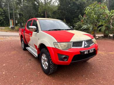Mitsubishi Triton in Rantau Panjang, KTN