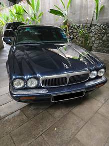 Jaguar XJ8 in Petaling Jaya, SGR