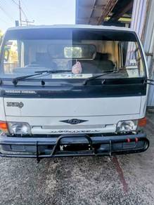 Nissan YU41H5 cargo lorry 5ton
