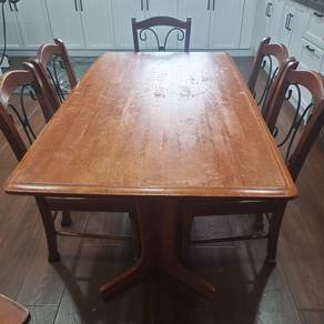 Dining table and  6 chairs