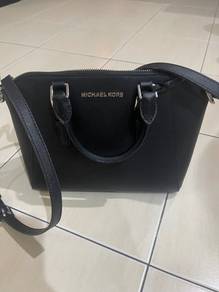 Preloved michael kors bag