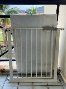 Safety gate for baby