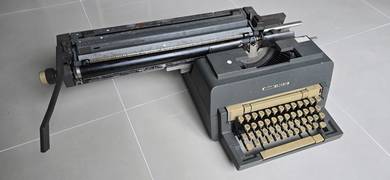 Olivetti Linear 98 typewriter
