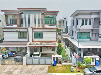 Semi-Detached House For Sale in Setia Alam,SGR