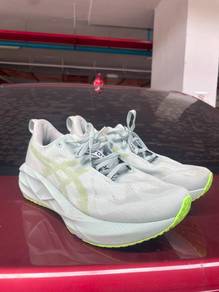 ASICS Novablast 5 Men Running Shoes