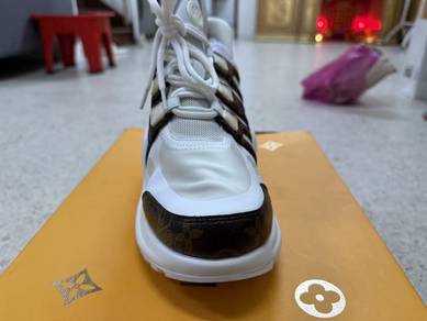 Louis Vuitton (LV Archlight Sneaker)