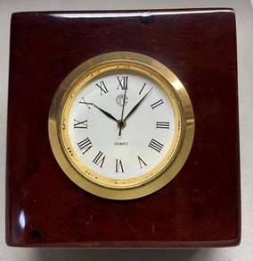 Wooden Quartz Table Clock AMC003
