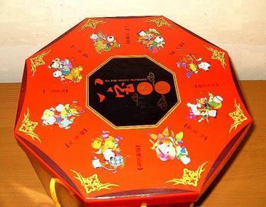 8-Sided Box with 3 Layered Shelves