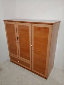 Almari baju 3 pintu wardrobe like new