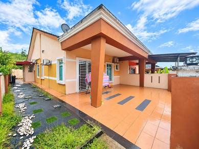 Semi-Detached House For Sale in Sikamat,NSN