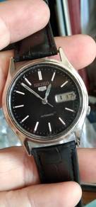 Vintage seiko 5 automatic watch