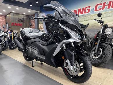 Kymco AK 550