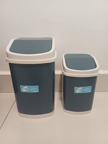 Set of 2 plastic bins
