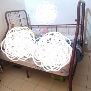 Triple bed frame