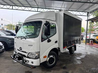 2022 Hino XZU600R Curtain Side 10 Kaki Boleh Loan