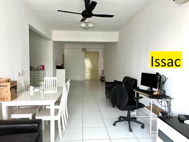Condominium For Sale in Elit Heights @ Bayan City