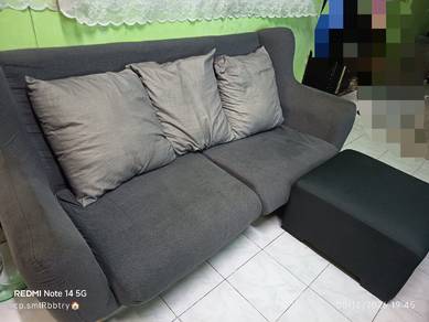 sofa nak let go 