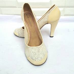Marc Jacobs Lace Round toe pump