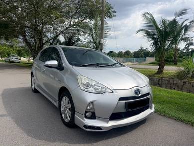 Toyota Prius c (HYBRID) in Paka, TRG