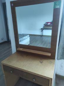 Meja make up sekali kerusi