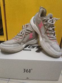 361 Degrees basketball shoes
