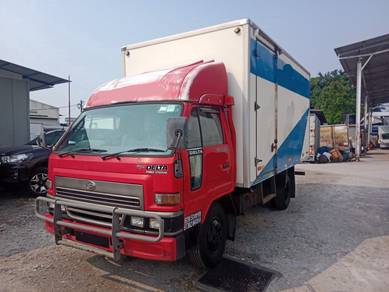 2010 Daihatsu Delta V116 | Fiber Box 14'6"
