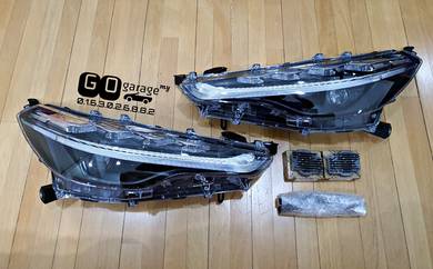 Toyota Corolla Cross 1.8V GR LED Hybrid Headlight