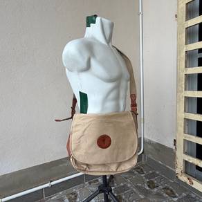 Giordano Classics Club canvas messenger/sling bag