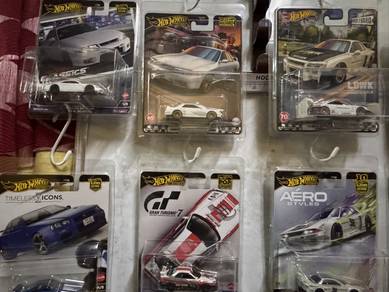 Sealed Item - Hotwheels Nissan Skyline model