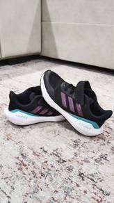 Kasut sports Adidas budak