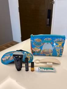 Business class amenity kit - royal silk