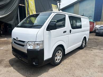 Toyota Hiace Semi Panel Van 2.5D 2017 Green Engine