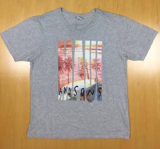 Maui & Sons V-neck Tee Used