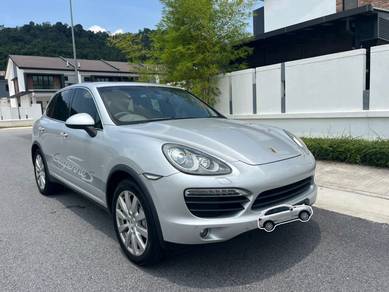 Porsche Cayenne S S in City Centre, KUL