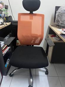 Ergonomic mesh office chair with headrest