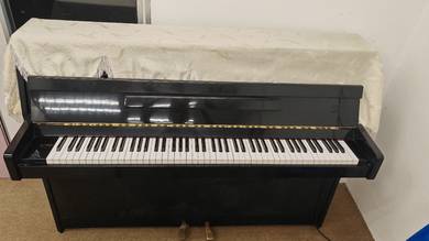 YAMAHA Upright Piano