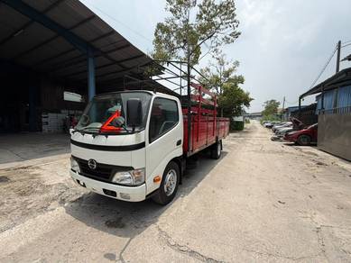 Unregistered 17 Kaki Hino XZU304