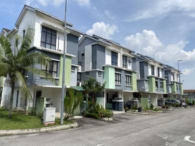 Townhouse Condo For Sale in Park Villa Townhouse